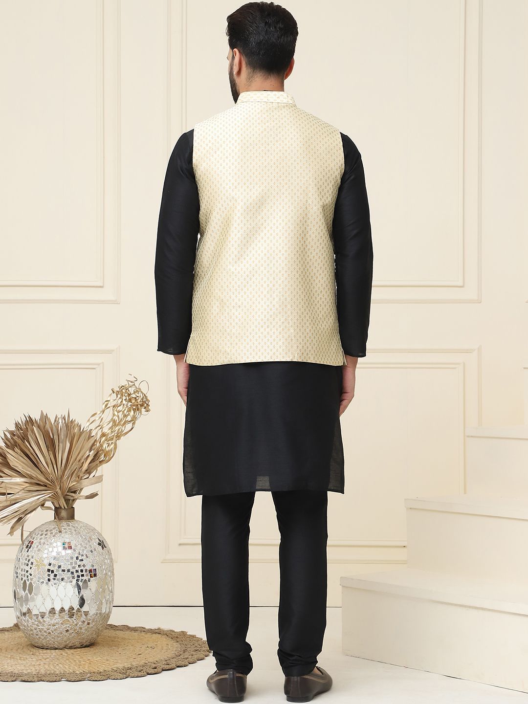 SOJANYA Mandarin Collar Kurta With Churidar Nehru jacket