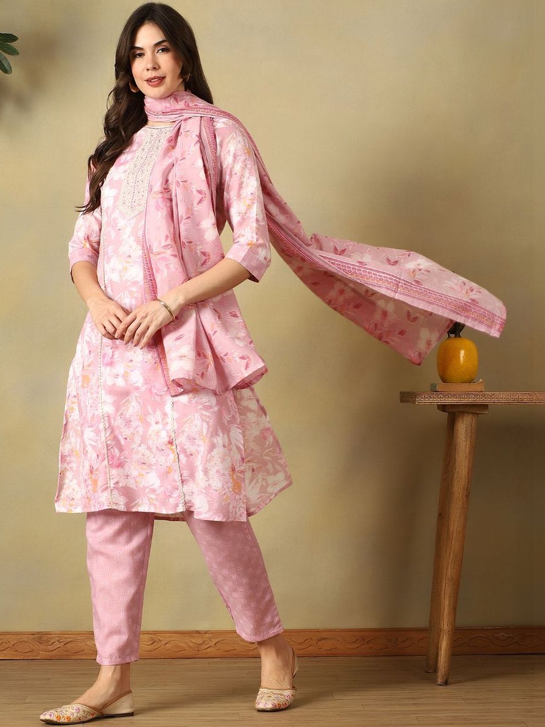 Mamicha Women Floral Printed Regular Thread Work Pure Cotton Kurta with Trousers & With Dupatta
