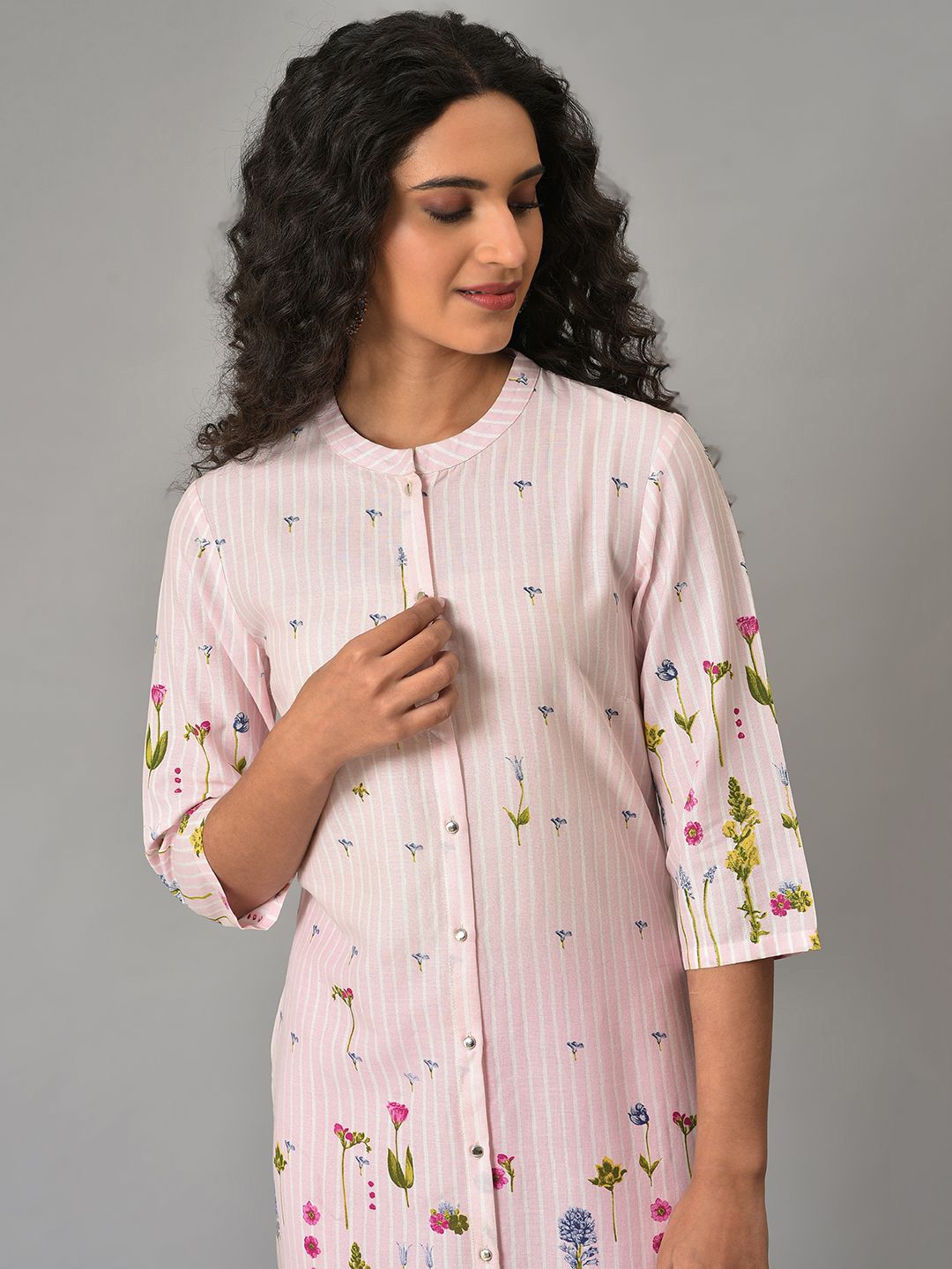 W Floral Printed Mandarin Collar Straight Kurta