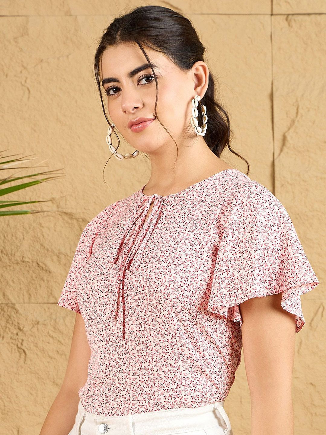 Berrylush Women Floral Printed Tie-Up Neck Top