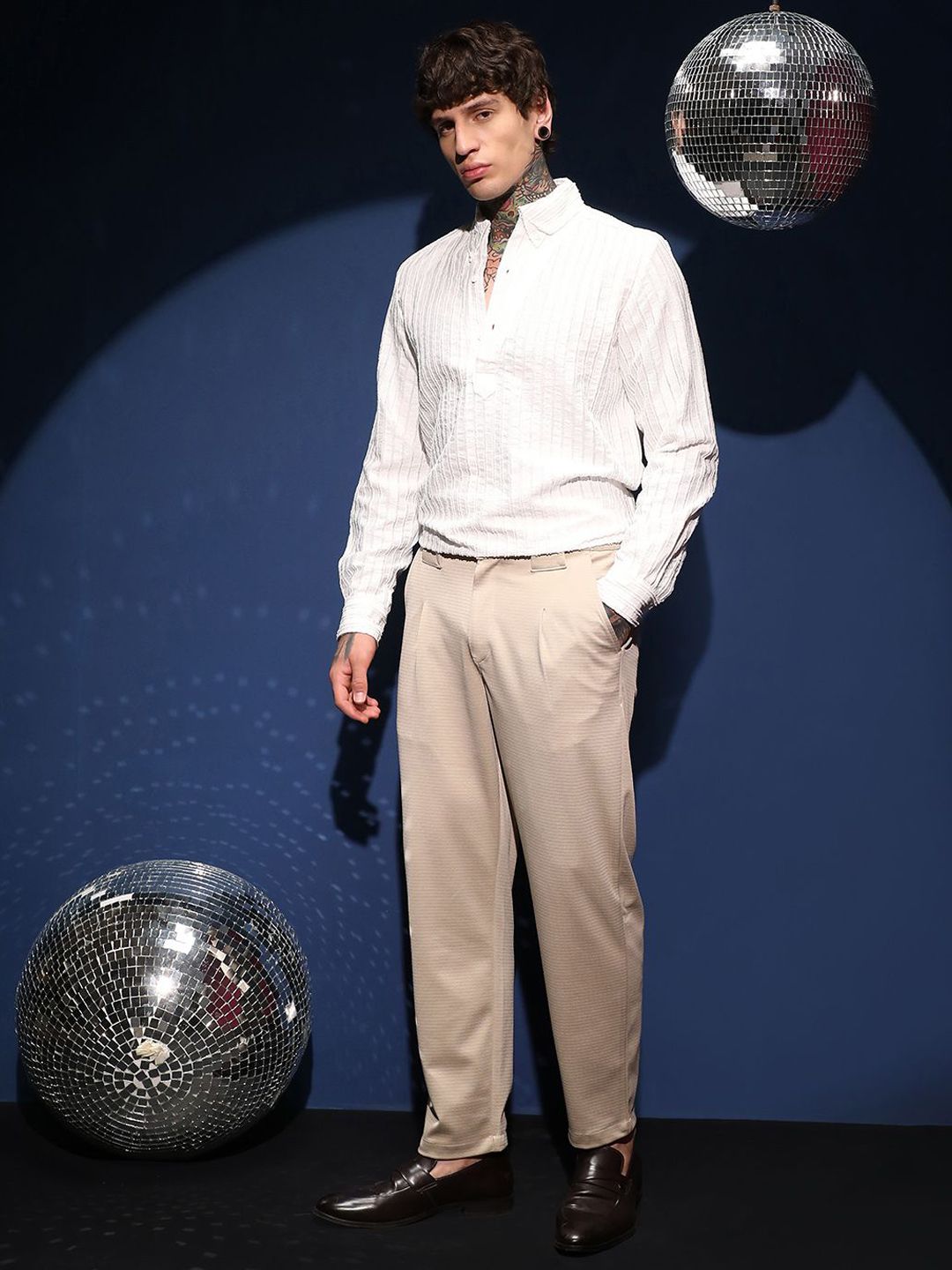 Campus Sutra Men Comfort Solid Chino Trousers