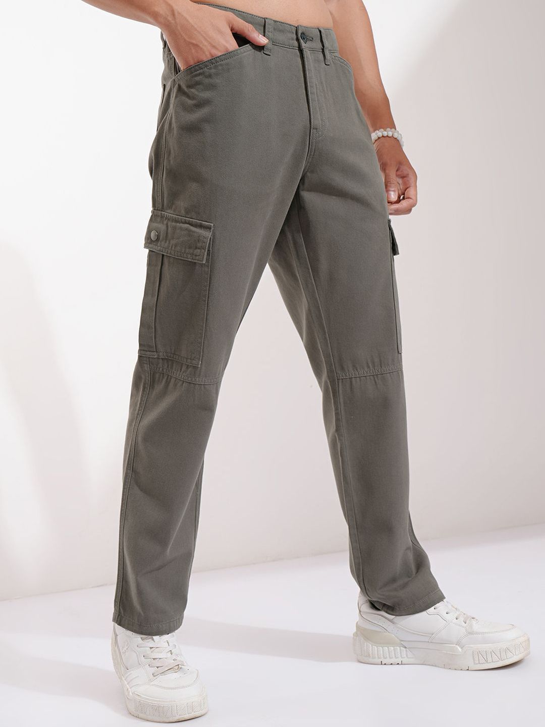 HIGHLANDER Men Straight Fit Easy Wash Cargos Trousers