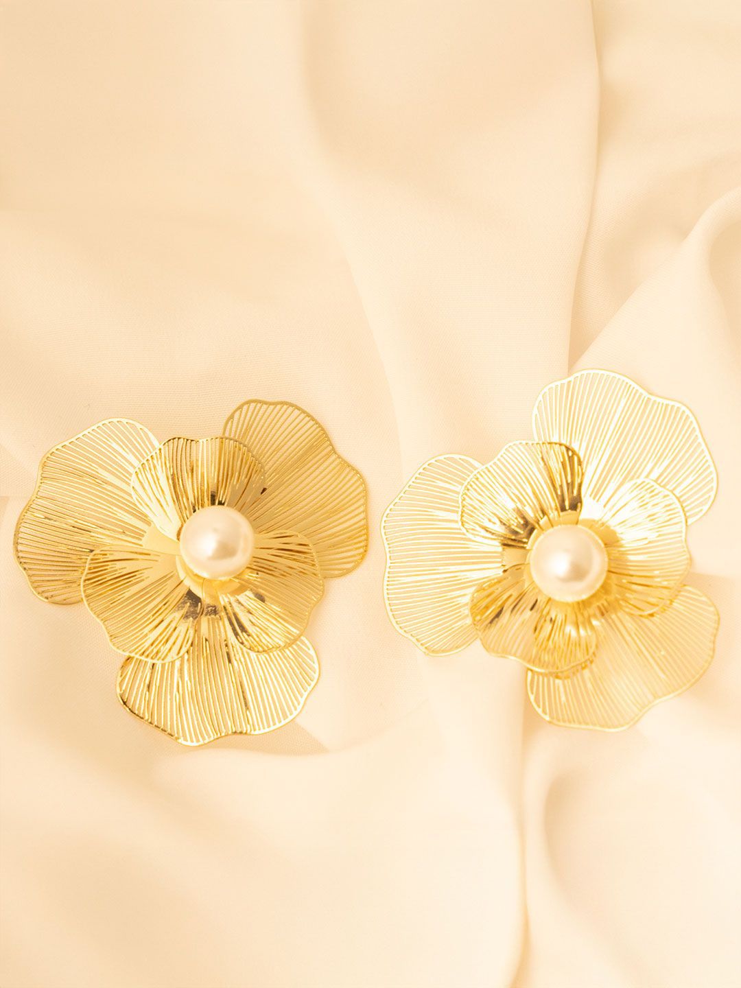 VOGUE PANASH Gold-Plated Pearls Beaded Floral Shaped Studs