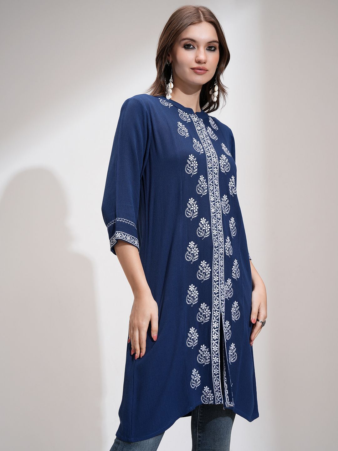 Vishudh Women Embroide Mandarin Collar Tunic
