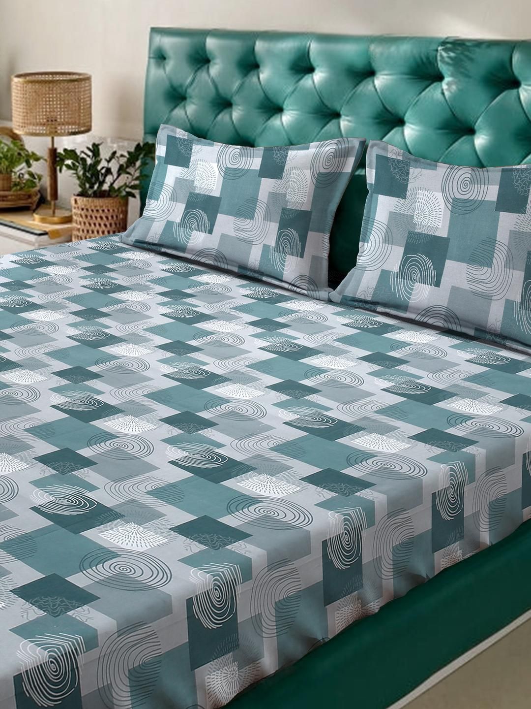 KLOTTHE Green Geometric Pure Cotton 400 TC King Fine Bedsheet with 2 Pillow Covers-98 x 89 inches