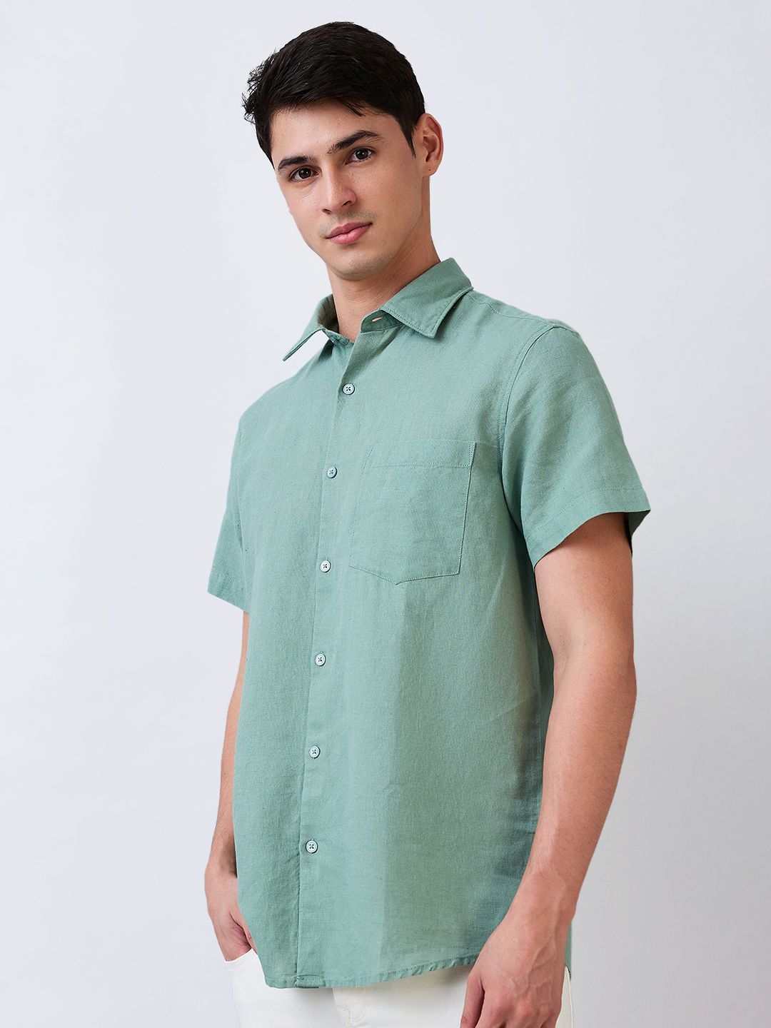 SPYKAR Men Slim Fit Spread Collar Solid Cotton Casual Shirt