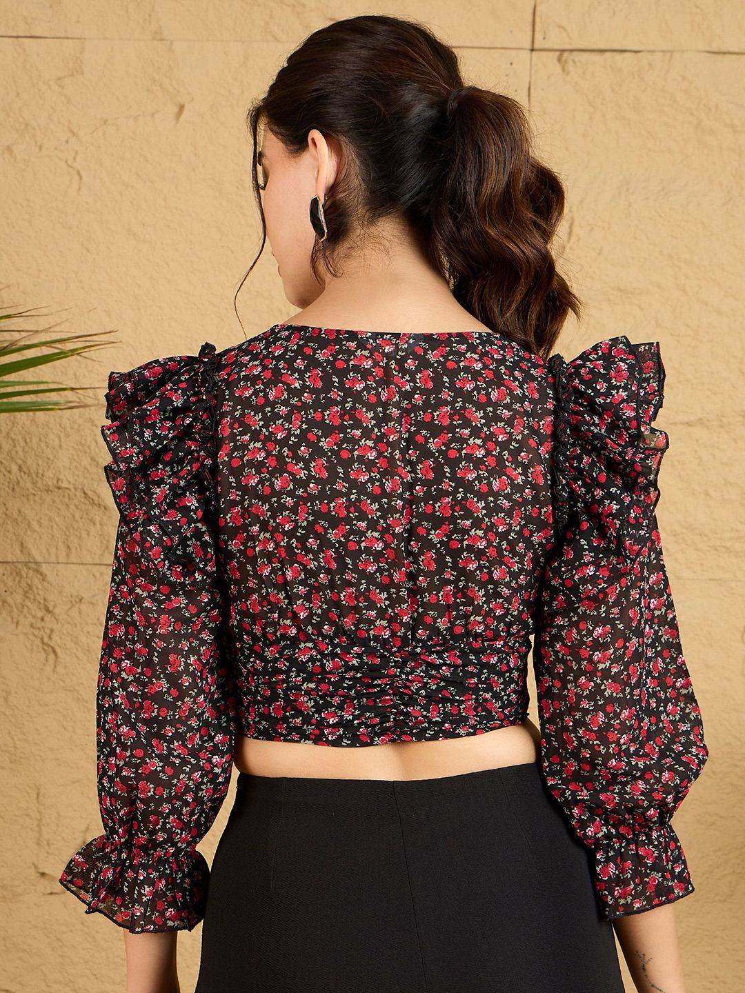 Berrylush Women Floral Printed Puff Sleeve Ruffles Crop Top