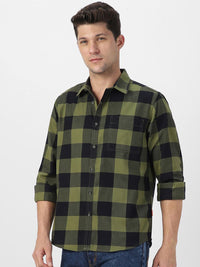 Urbano Fashion Men Spread Collar Checked Cotton Casual Shirt