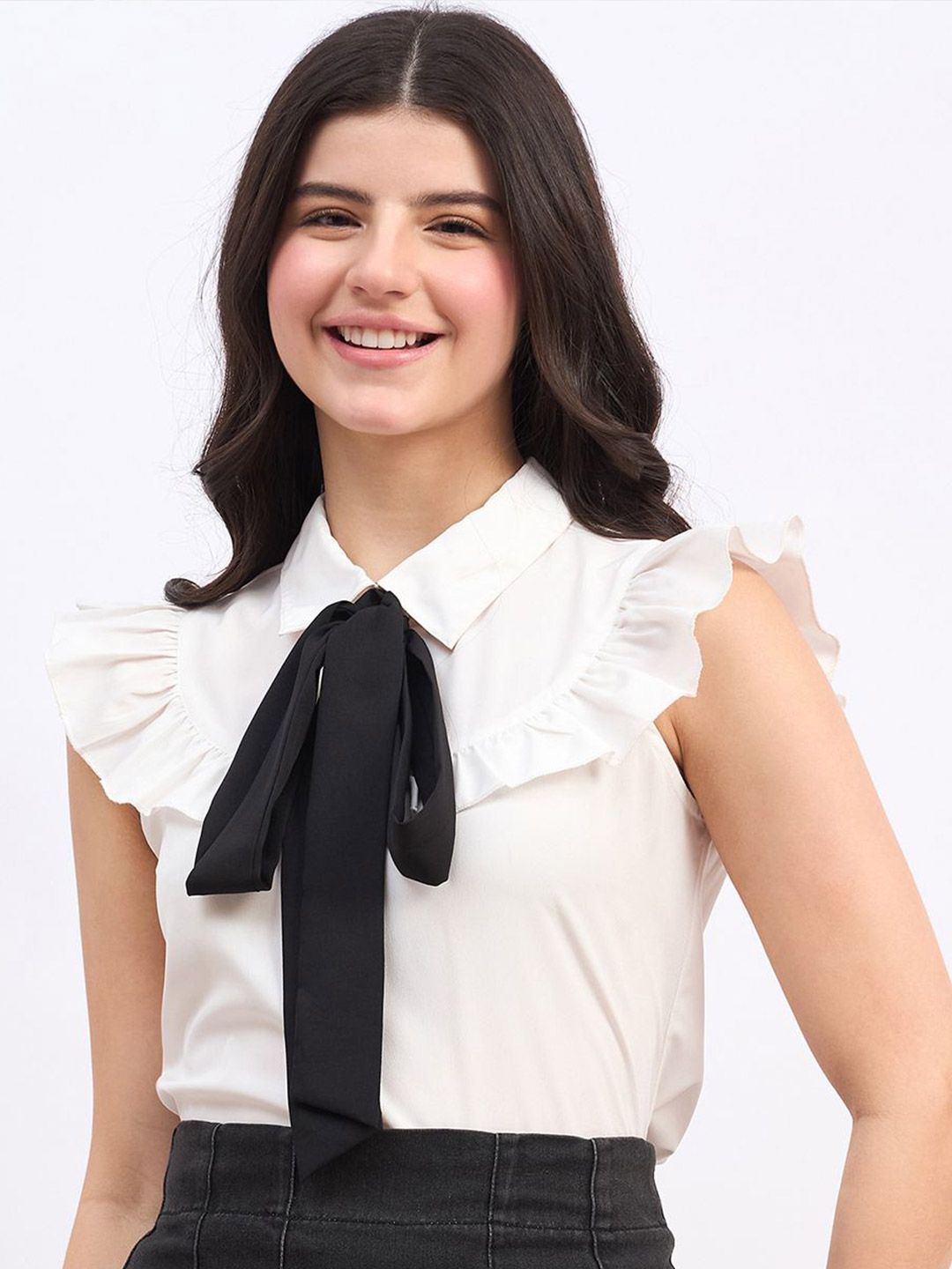 Berrylush Tie-Up Neck Ruffles Top