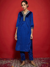 Shae by SASSAFRAS Women Embroidered Grandeur & Majestic Artwork Velvet Kurta