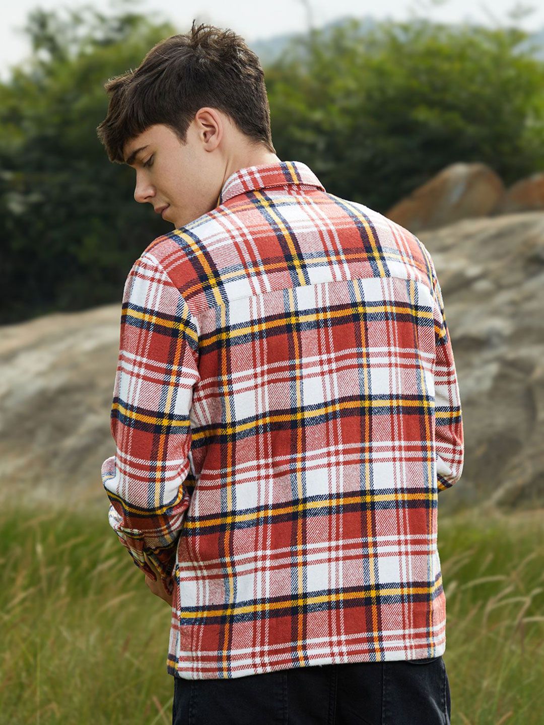 Campus Sutra Men Comfort Opaque Checked Casual Shirt