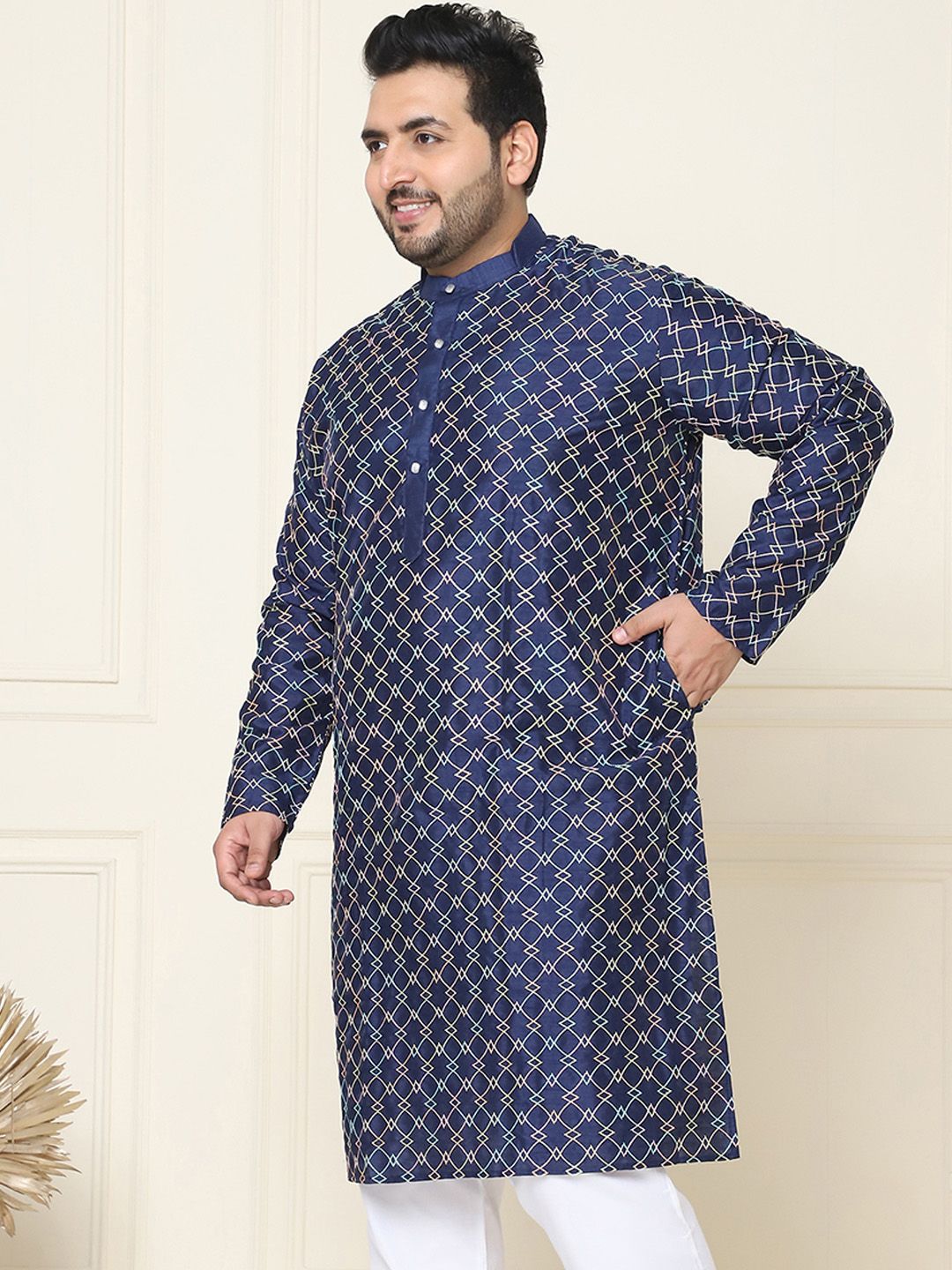 SOJANYA PLUS Geometric Embroidered Regular Silk Straight Kurta