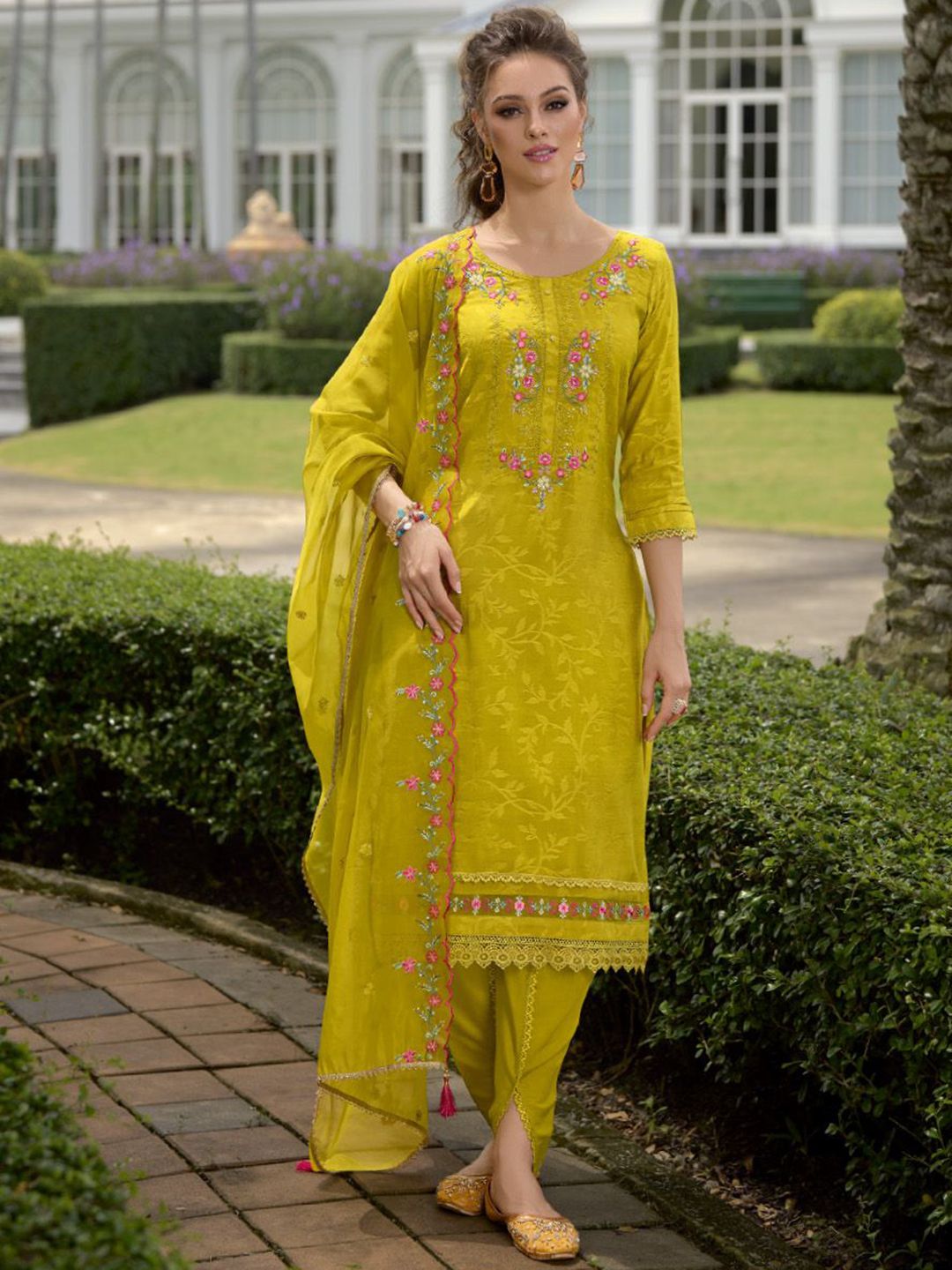 Varanga Floral Embroidered Thread Work Straight Kurta With Trousers And Dupatta