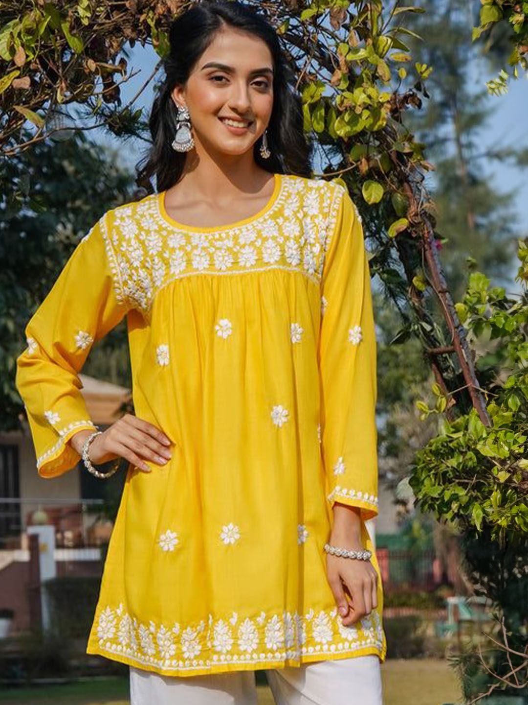 HOUSE OF KARI Floral Embroidered Round Neck Chikankari Pure Cotton Short Kurta