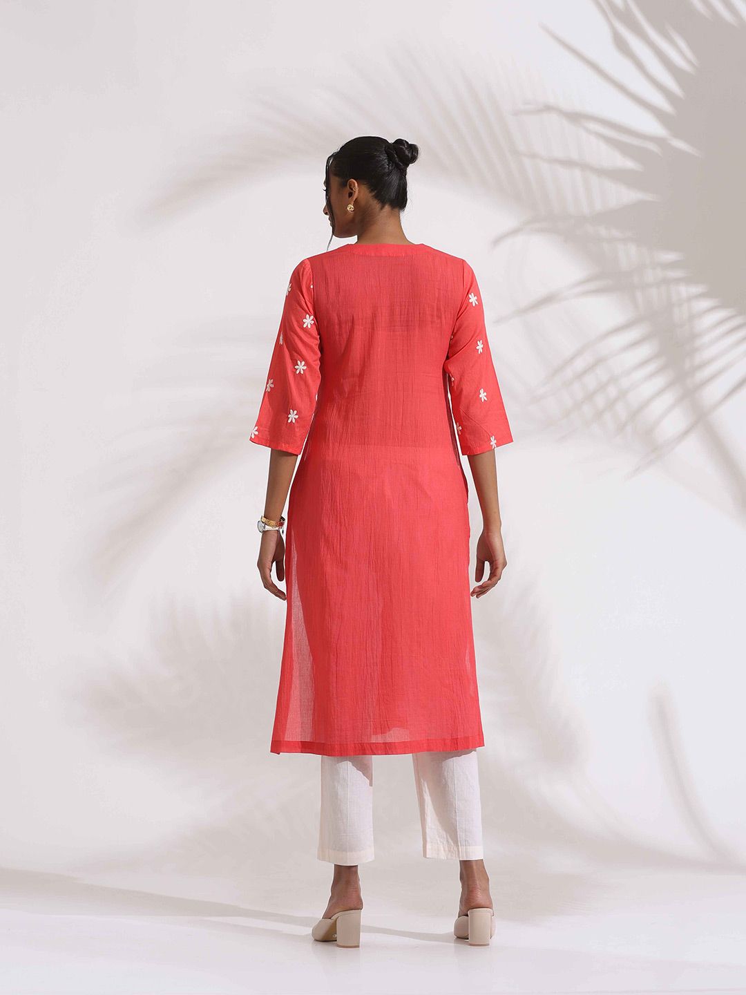 trueBrowns Women Floral Embroidered Regular Thread Work Pure Cotton Kurta with Trouser