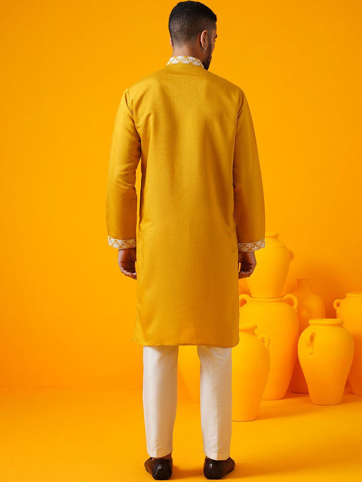 SOJANYA LUXE Floral Embroidered Mandarin Collar Straight Kurta