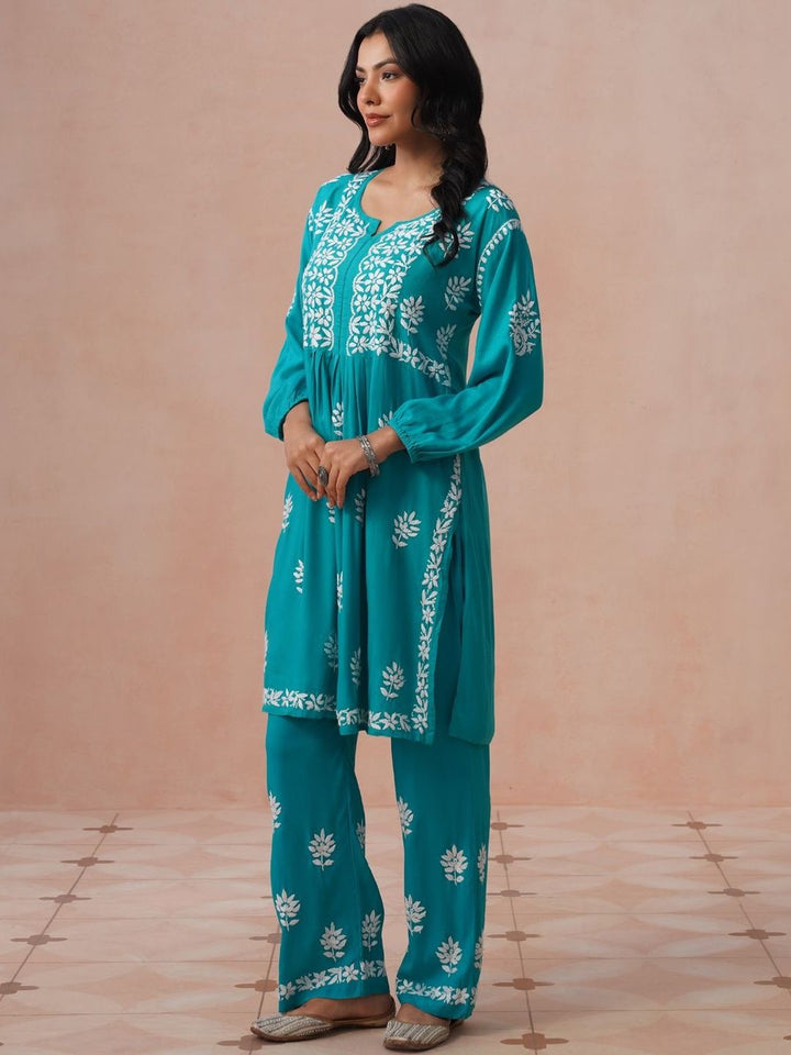 Rumah Chikankari Kurta Chikankari Biasa Wanita dengan Seluar