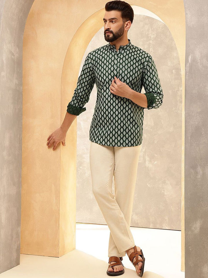 Kurta Pendek Kolar Jalur Bercetak Motif Etnik Hijau Anouk