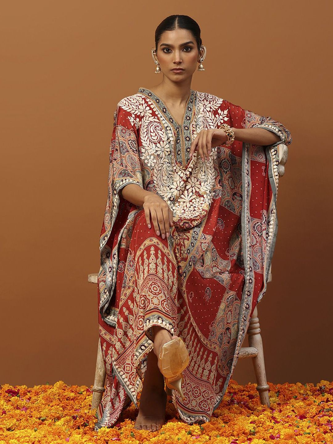 Rumah Chikankari Wanita Rust Crepe Chikankari Sulam Kaftan