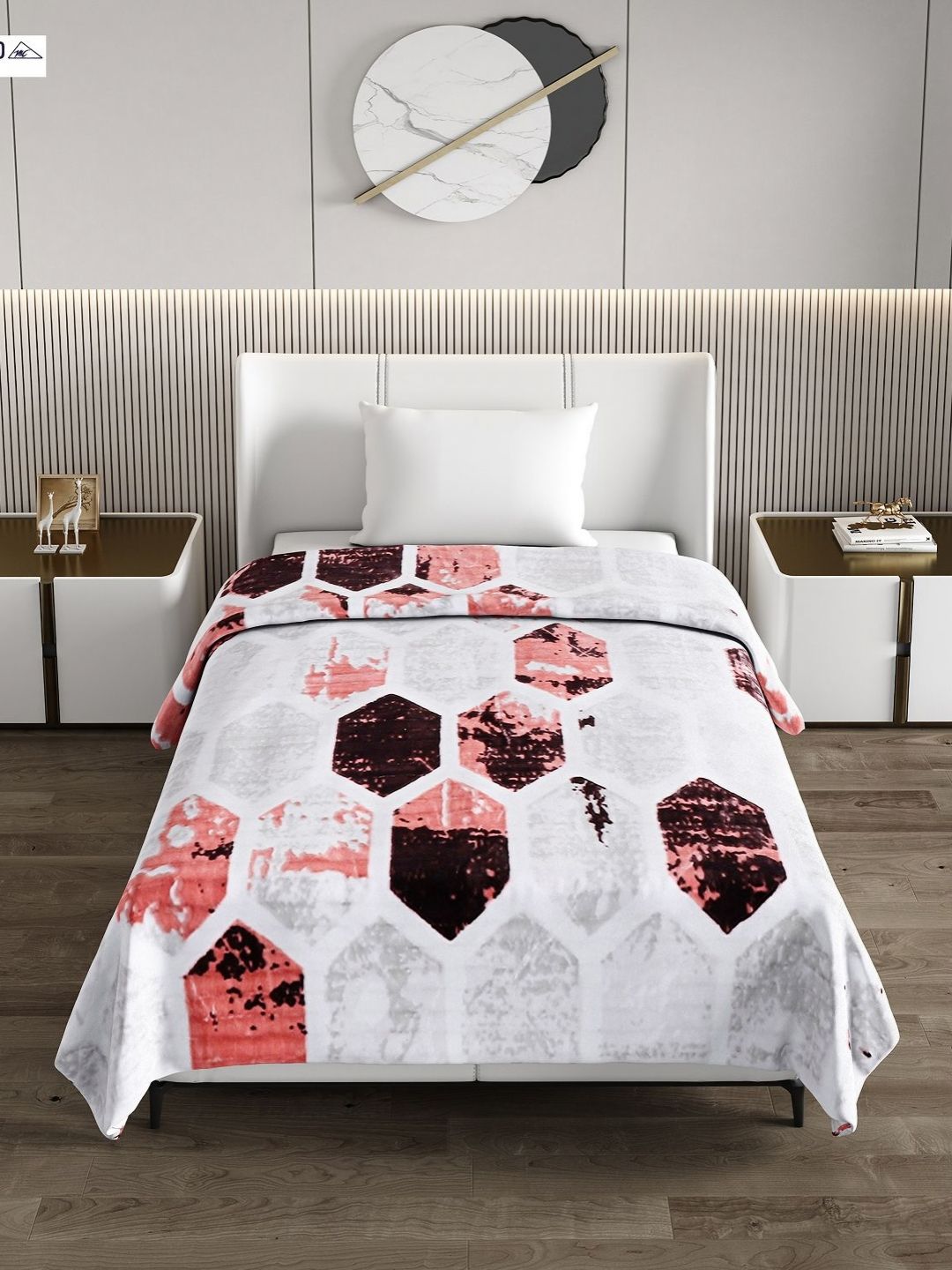 Monte Carlo White & Black Geometric Printed 950 GSM Heavy Winter Single Bed Blanket