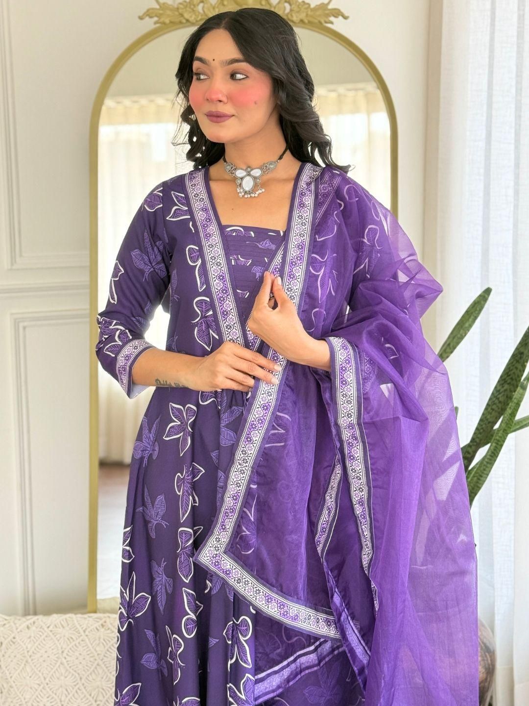 Kalini Wanita Reka Bentuk Diri Square Neck A-Line Kurta Set