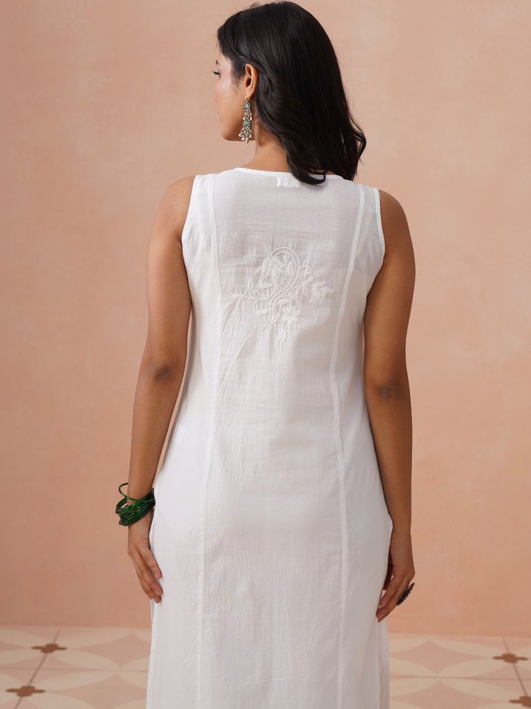 Rumah Wanita Chikankari Motif Etnik Sulam Chikankari White Romance Kurta