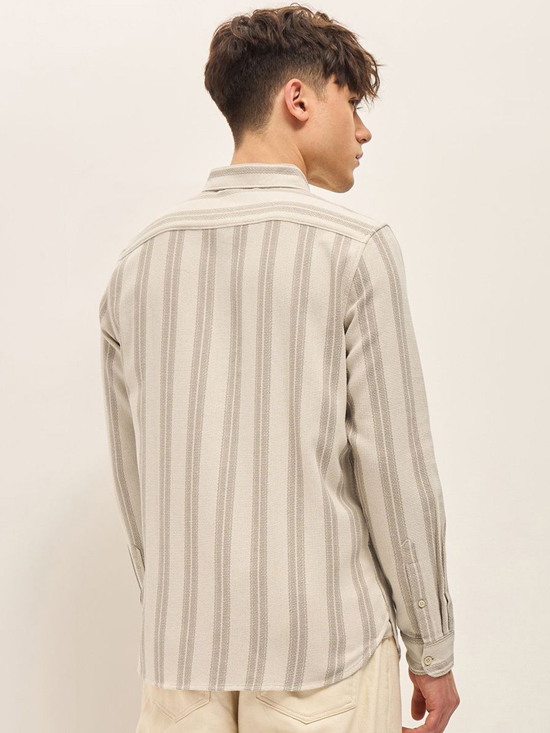 THE BEAR HOUSE Men Button-Down Collar Vertical Striped Slim Fit Casual Shirt