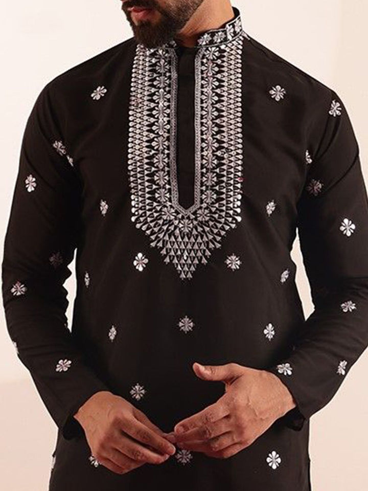 SOJANYA Men Embroidered Mirror Work Kurta