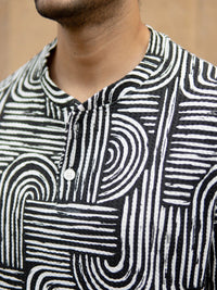 T-Shirt T-Shirt Lengan Powerlook Geometric Henley Neck-Led