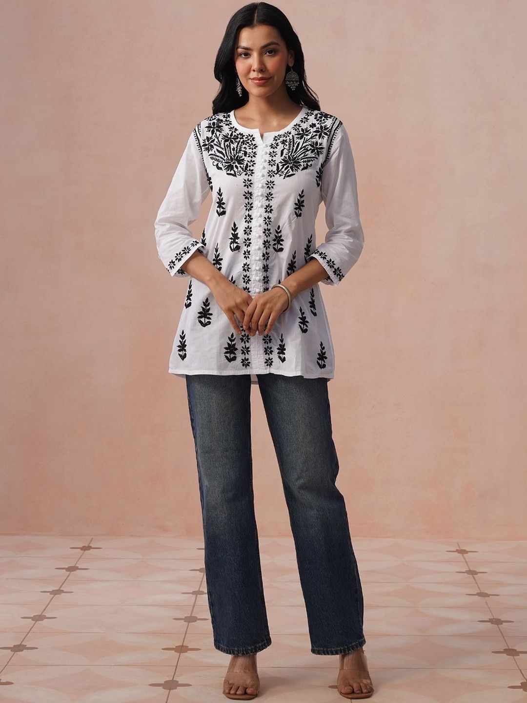 House of Chikankari Women Floral Embroidered Chikankari Kurta