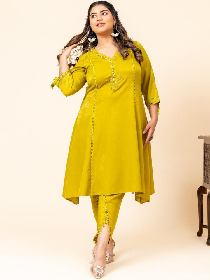 Mamicha Embroidered V-Neck Kurta Set