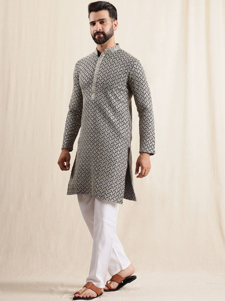 Motif Etnik Anouk Bersulam Kurta Kapas Tulen Bersulam Sequnnied Dengan Piyama & Jaket Nehru