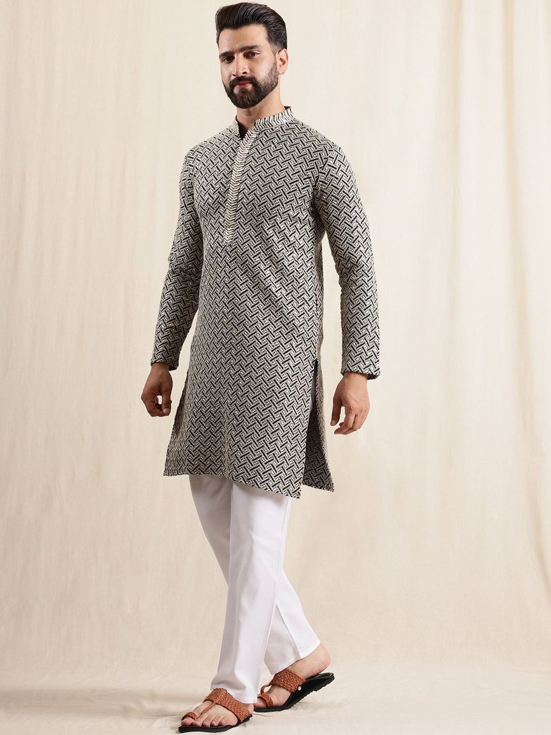 Motif Etnik Anouk Bersulam Kurta Kapas Tulen Bersulam Sequnnied Dengan Piyama & Jaket Nehru