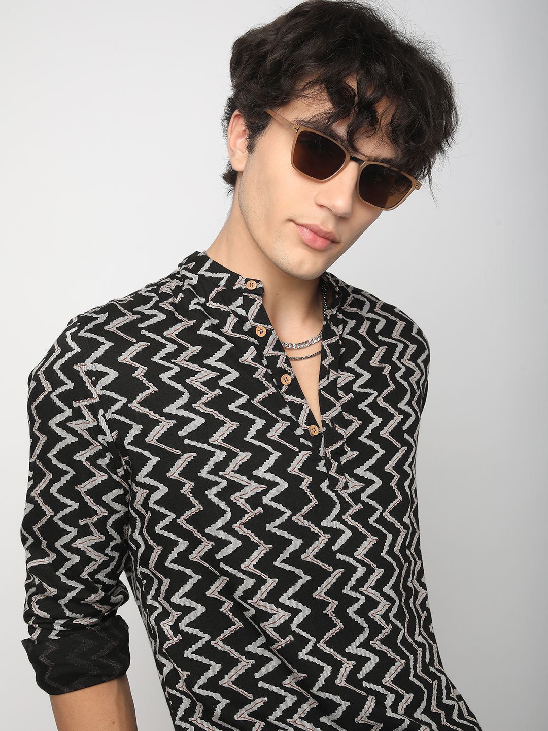VASTRADO Chevron Ikat Printed Mandarin Collar Straight Short Kurta
