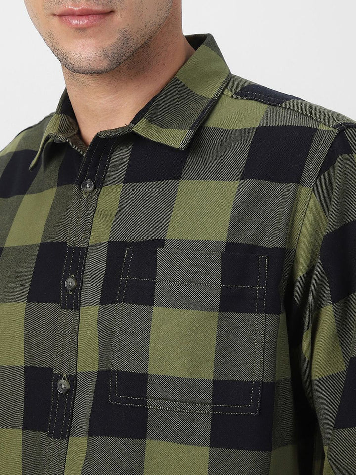 Urbano Fashion Men Spread Collar Checked Cotton Casual Shirt