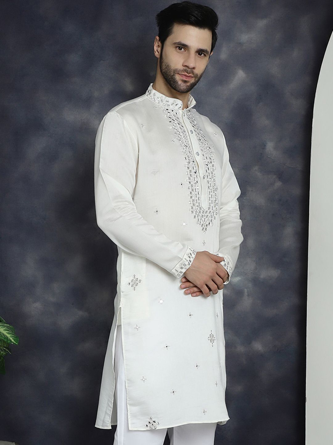 Jompers Embroidered Flared Sleeves Thread Work Strigth Kurta