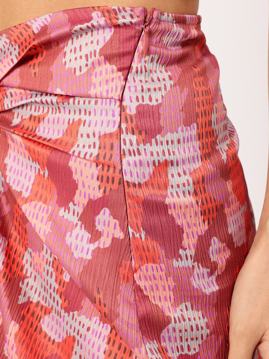 DressBerry Effortlessly Stylish High-Slit Floral Printed Twisted Skirt