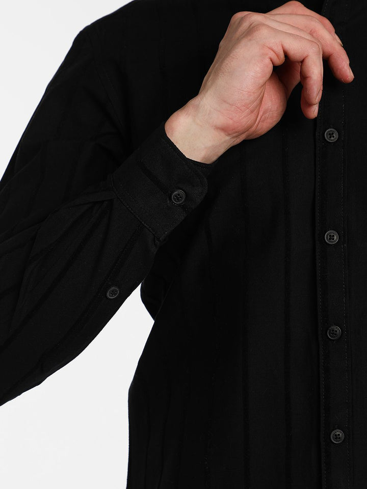 Campus Sutra Men Comfort Spread Collar Solid Cotton Casual Shirt