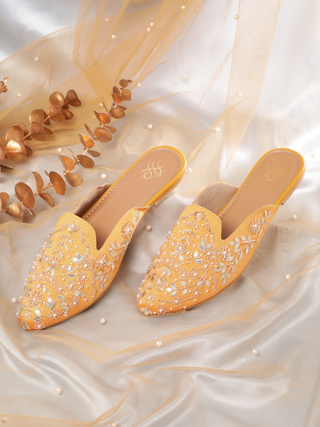 House of Pataudi Women Ethnic Embellished Mules