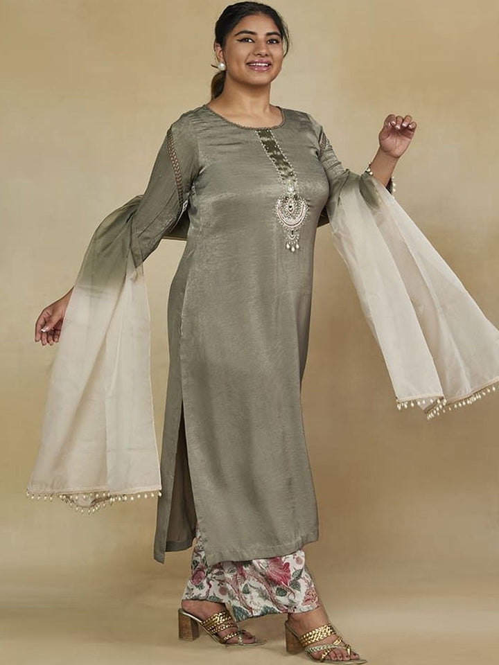 Mamicha Embroidered Round Neck Kurta Set