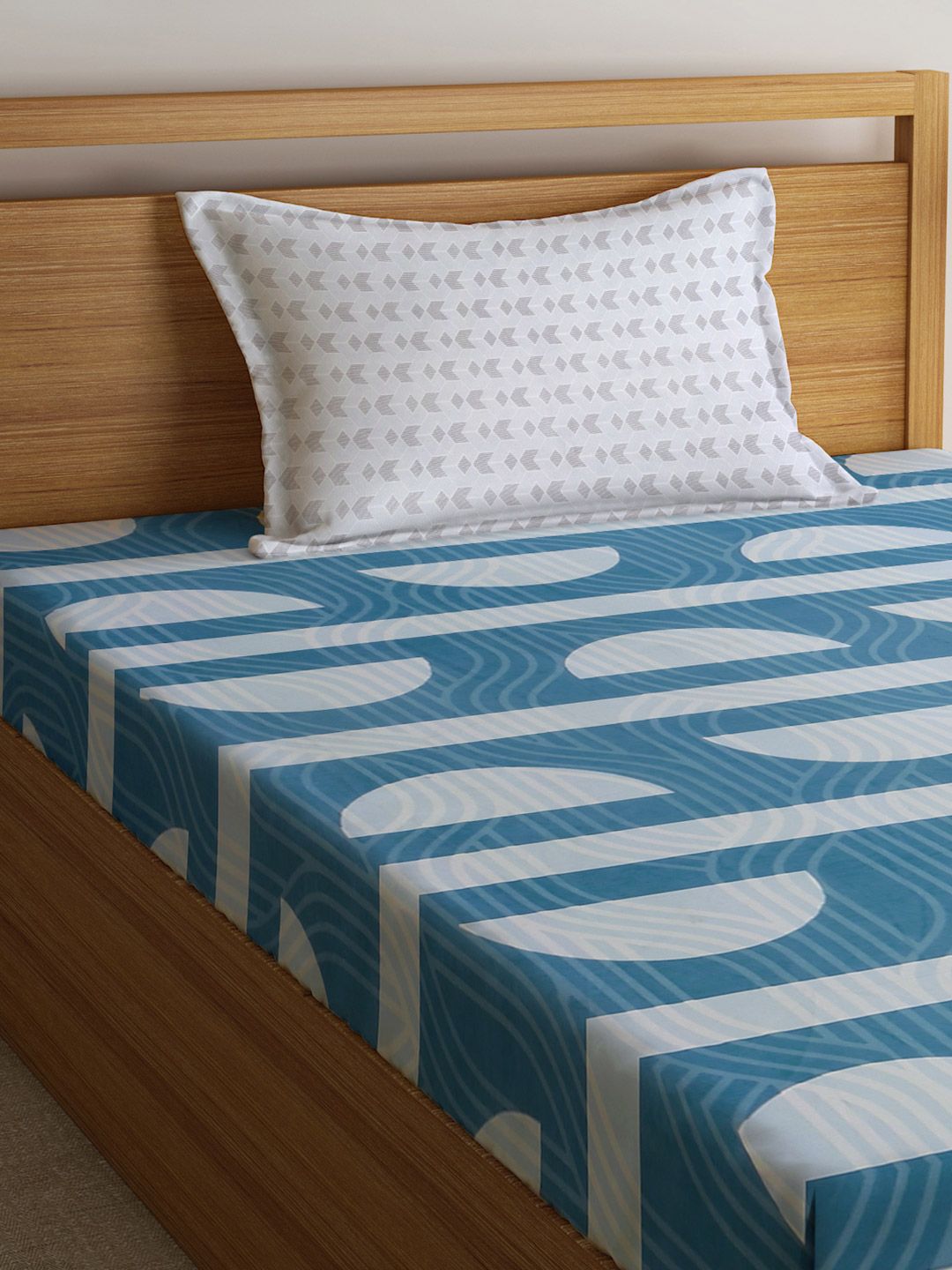 KLOTTHE Blue Geometric Cotton 300 TC Fitted Single Fine Bedsheet with a Pillow Cover-87 x 59 inches