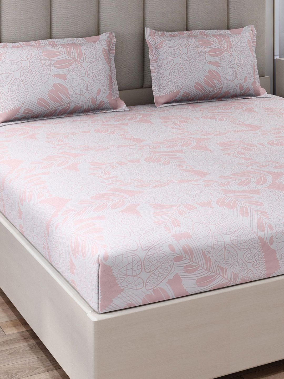 Monte Carlo Peach-Coloured & White Floral Printed 130 TC King Bedsheet Set 2.75 m x 2.75 m