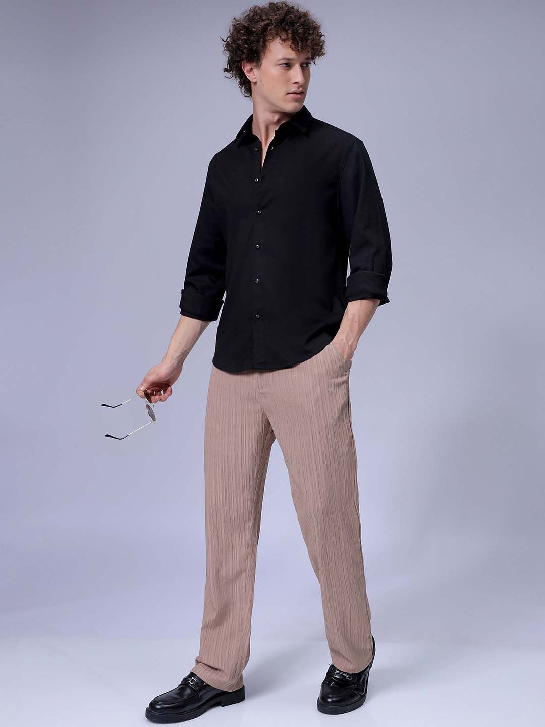 The Indian Garage Co Men Slim Fit Spread Collar Solid Casual Shirt