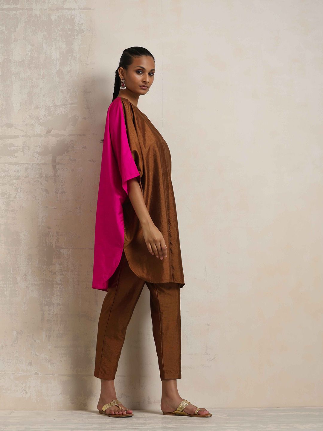 trueBrowns Colourblocked Notched Round Neck Tunic With Trousers