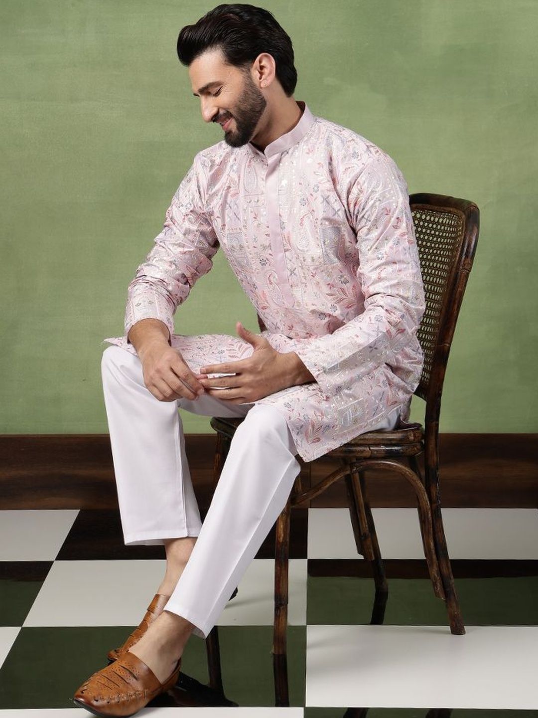 SOJANYA Men Embroidered Thread Work Kurta