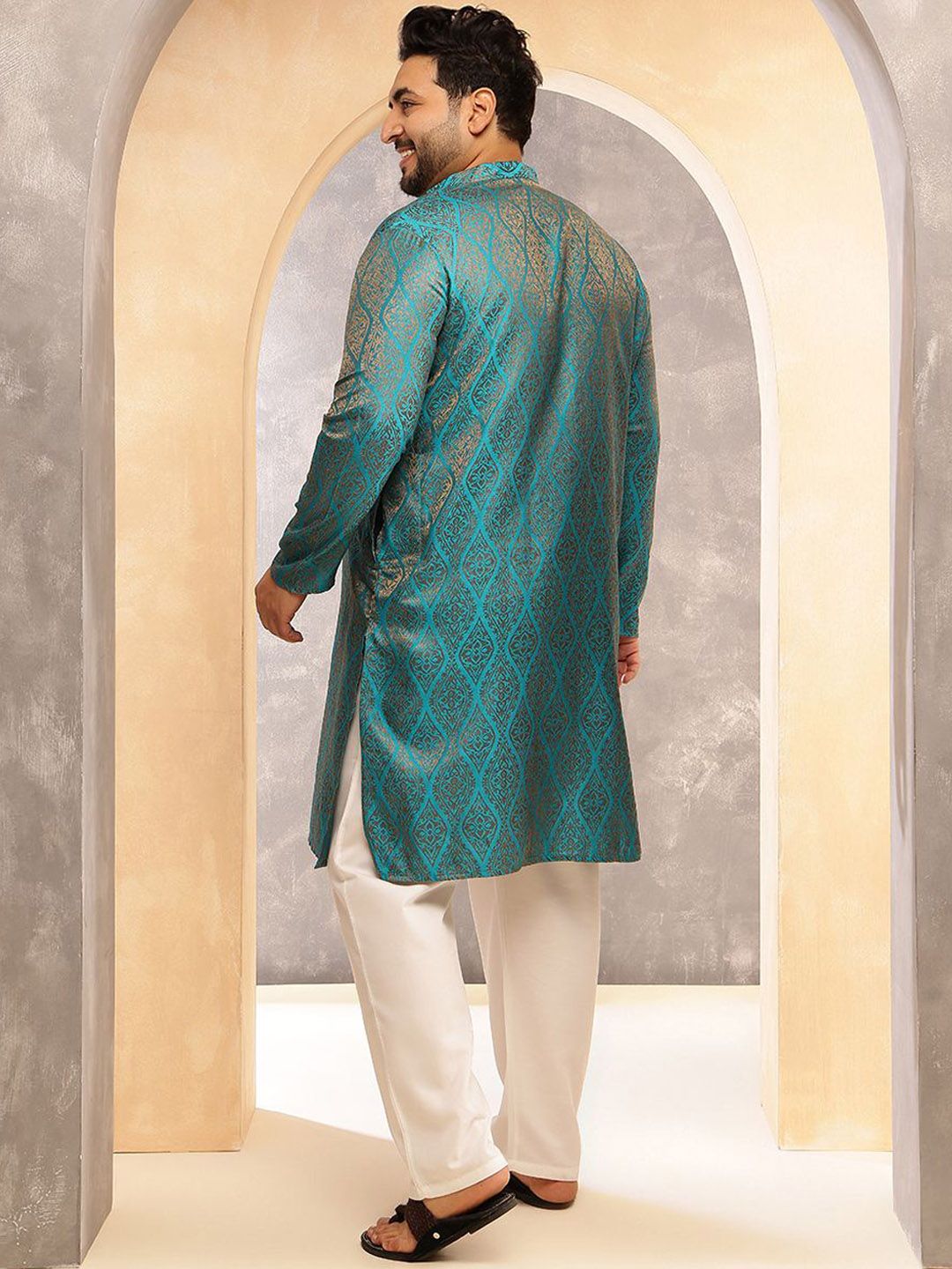 SOJANYA PLUS Men Ethnic Motifs Woven Design Kurta with Pyjama