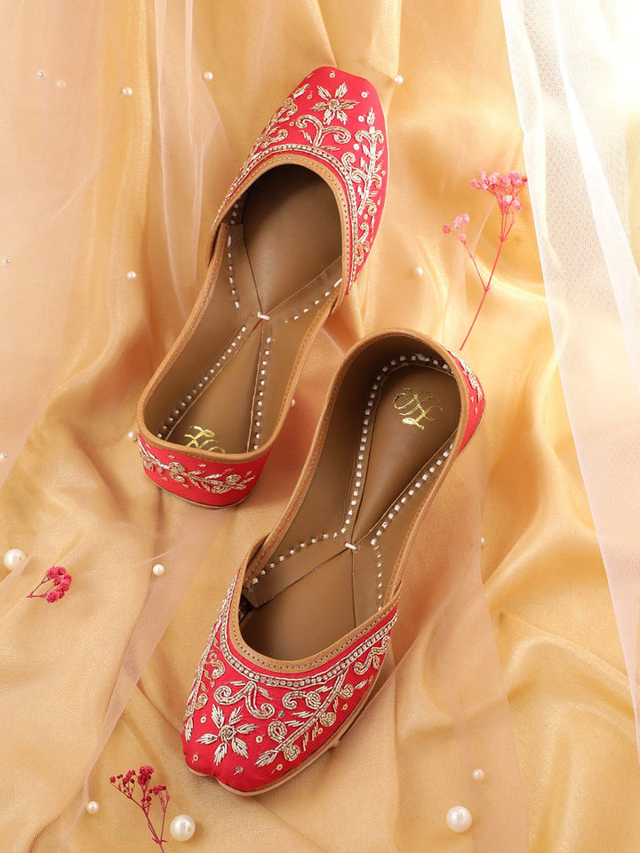 House of Pataudi Women Ethnic Embellished Mojaris