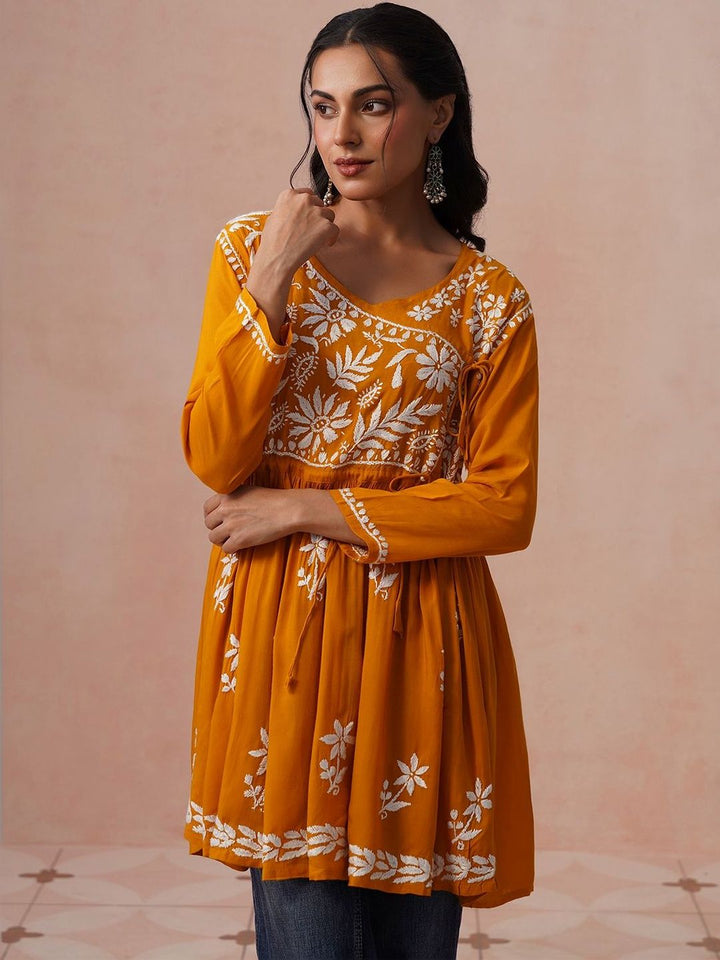 House of Chikankari Women Floral Embroidered Chikankari Kurta
