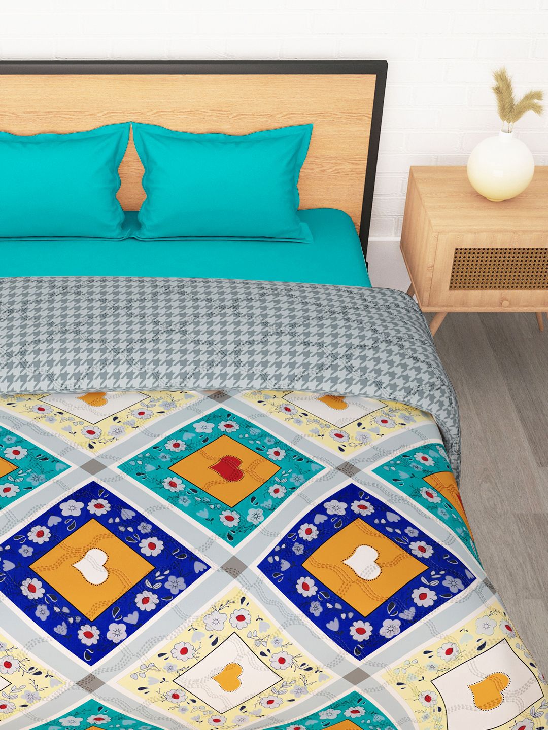 Story@home Green & White Floral Reversible 120 GSM AC Room Double Bed Comforter