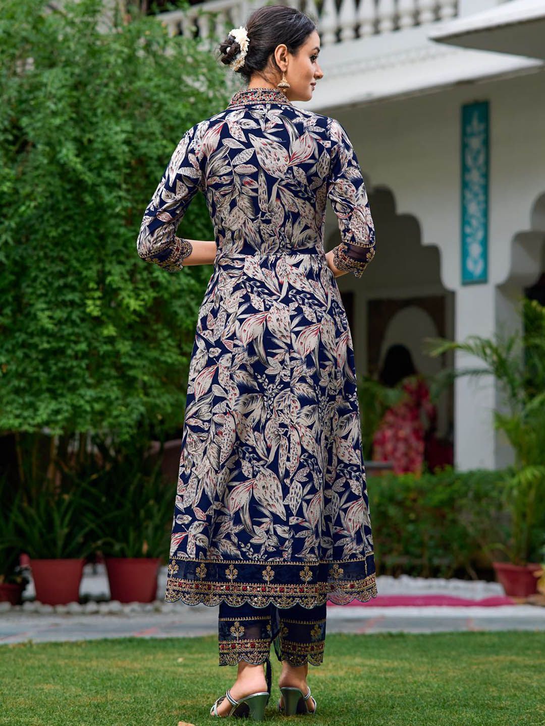 Kalini Floral Printed Thread Work Anarkali kurta dengan Palazzos & Dupatta